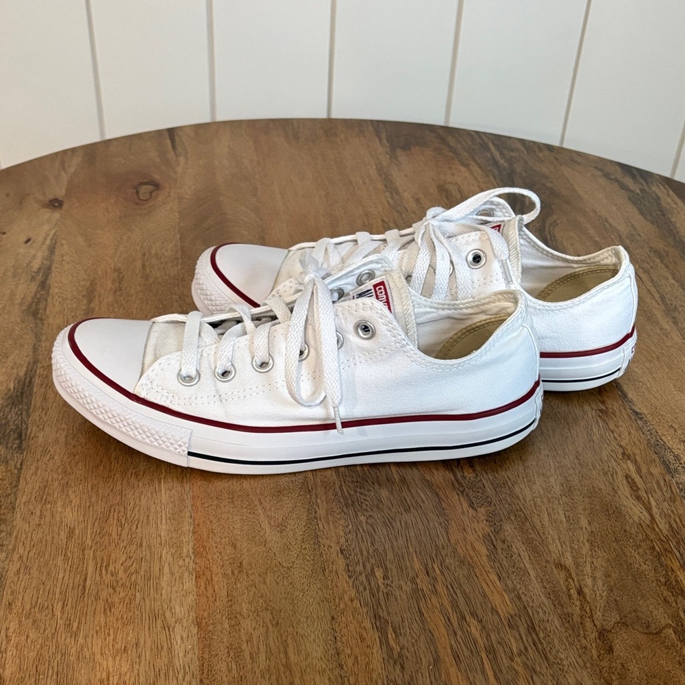 Converse White sneakers SZ women’s 9, men’s 7